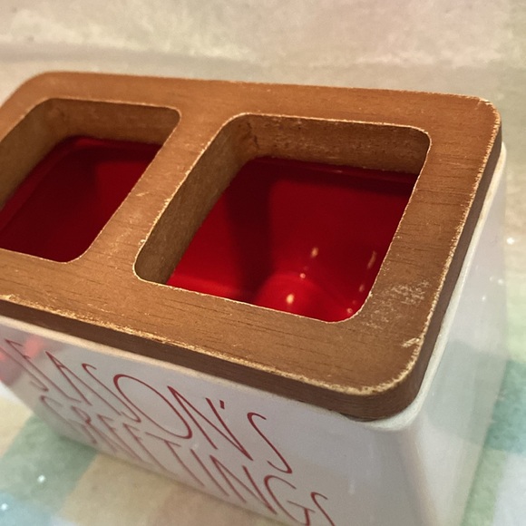 Rae Dunn SEAEON’S GREETINGS toothbrush or makeup brush holder - Picture 3 of 4